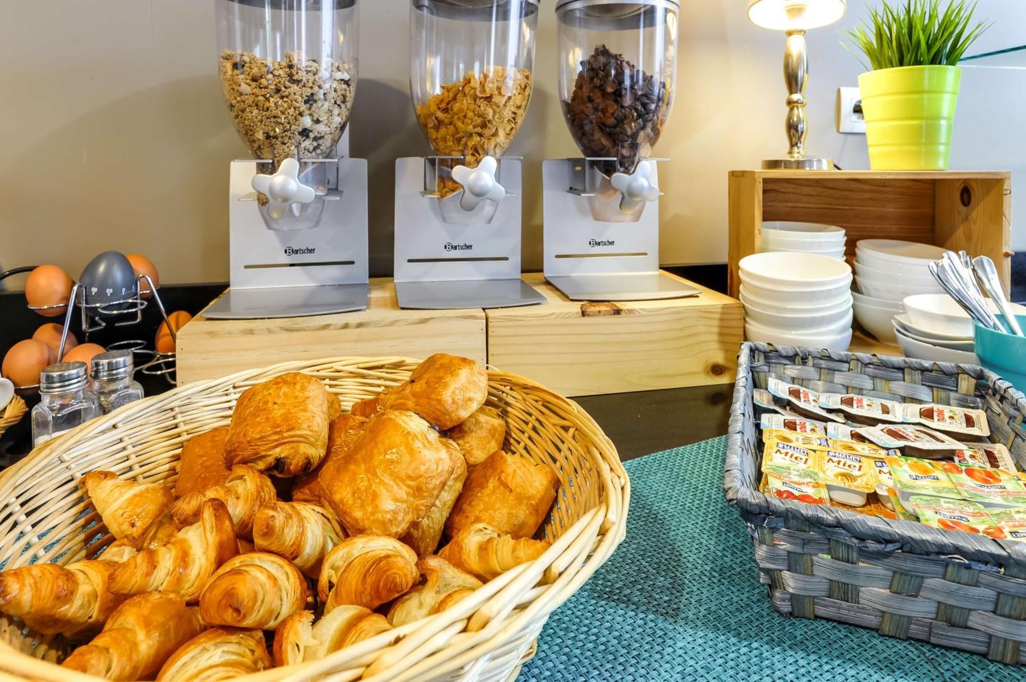 Brit Hotel Le Galion & Spa บินิค ภายนอก รูปภาพ