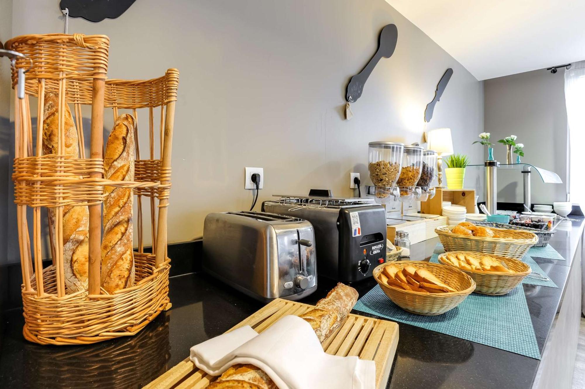 Brit Hotel Le Galion & Spa บินิค ภายนอก รูปภาพ